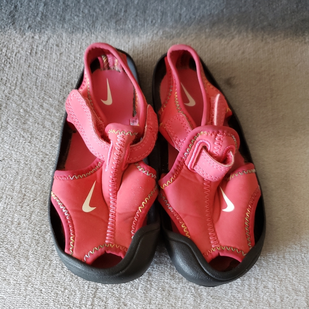Nike Sz 8 Sandals